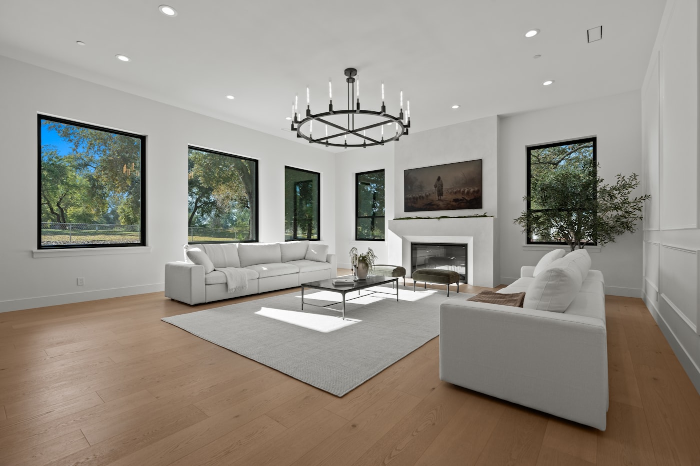 A spotless, move-in-ready living room